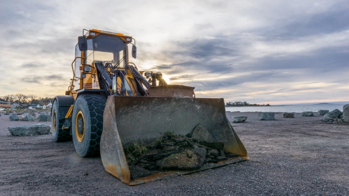 Wheel loader automatic greasing system