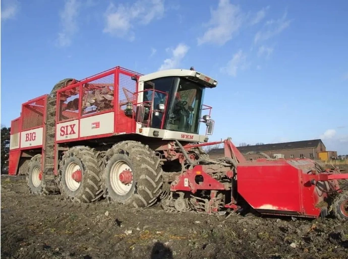Agricultural loader automatic greasing system
