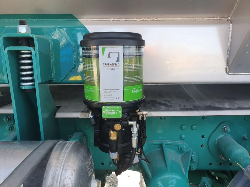 Groeneveld SingleLine automatic lubrication system installed on machinery