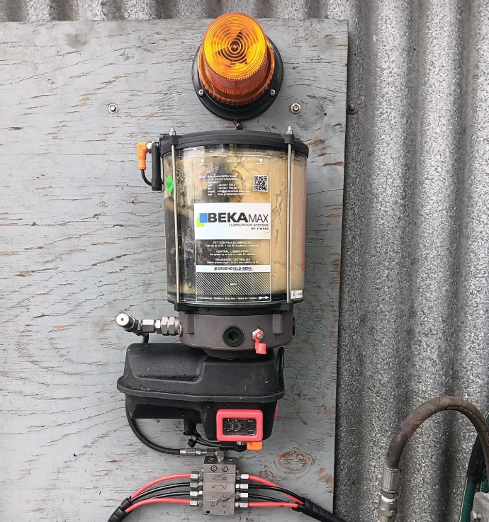 BEKA EP-1 with custom external warning beacon installed by LSL Lubrication Solutions