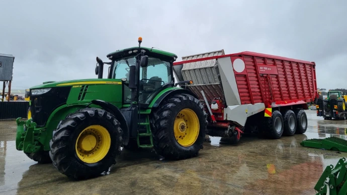Feedout wagon automatic lubrication