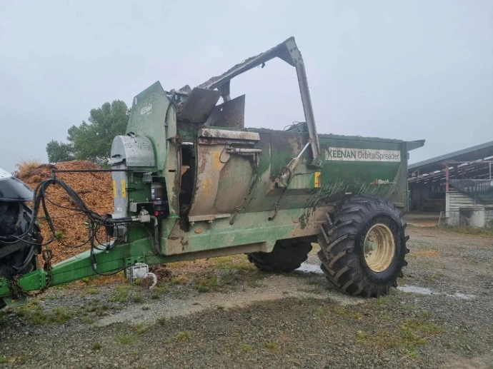 Agricultural loader automatic greasing system