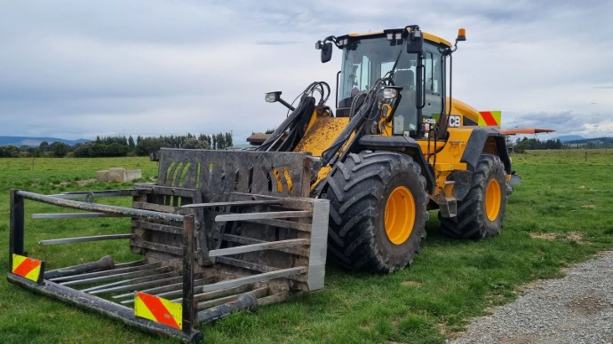 Tractor with automatic lubrication system
