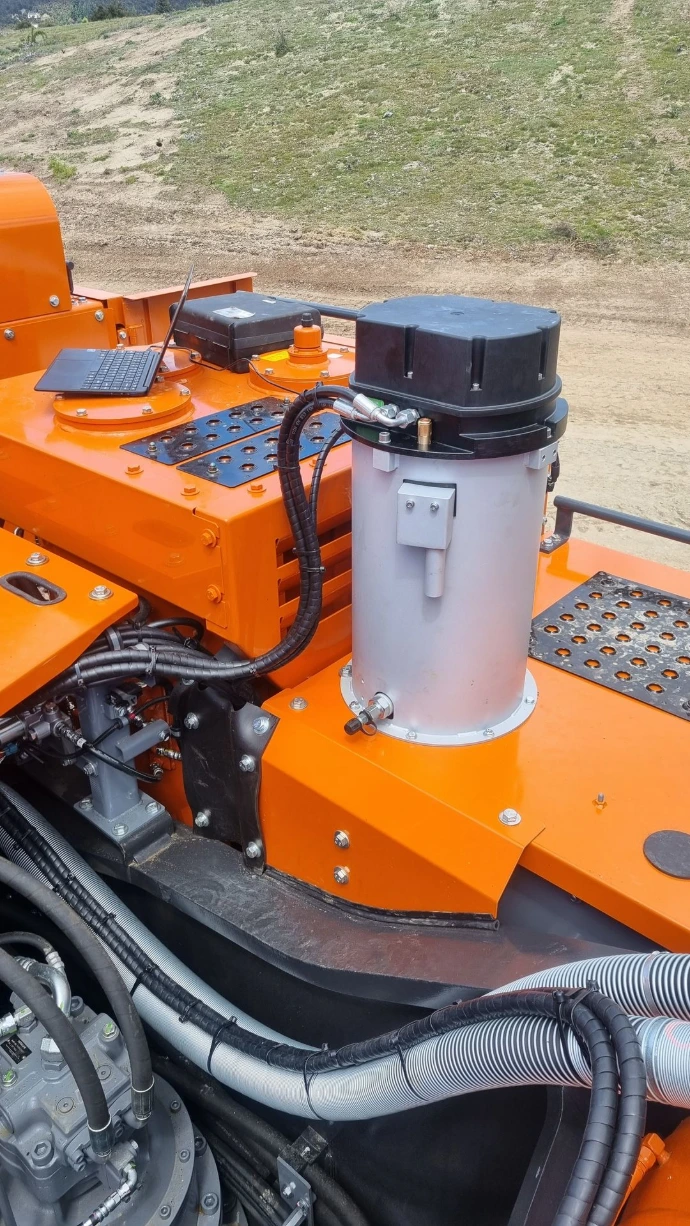 Automatic lubrication for earthmoving equipment