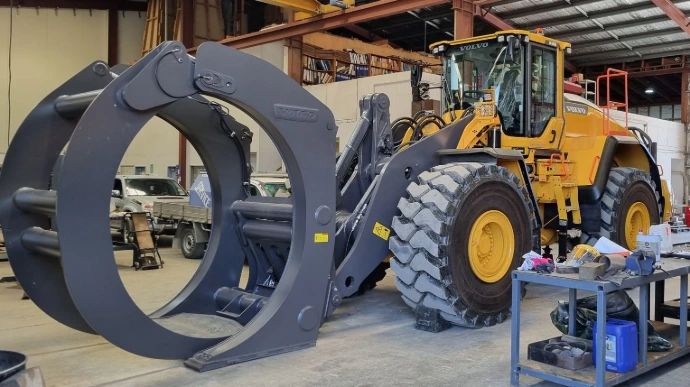 Forestry processor operating in logging conditions