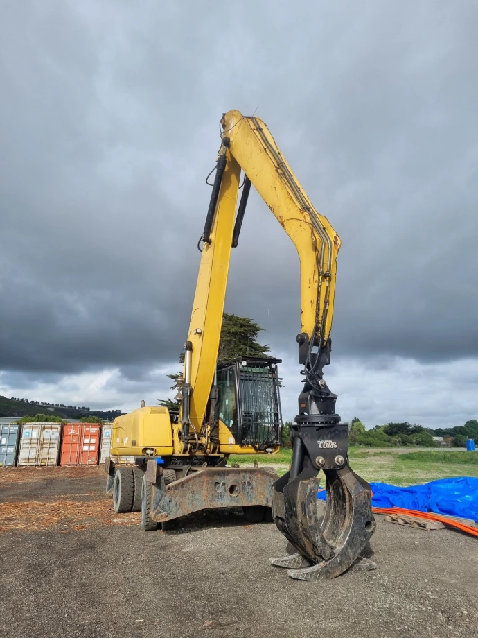 Forestry harvester with automatic lubrication system