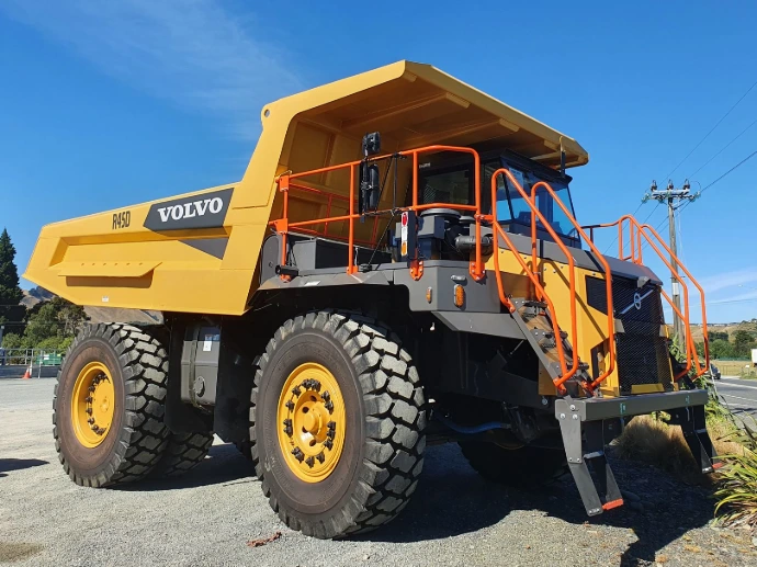 Articulated dump truck for mine site haulage