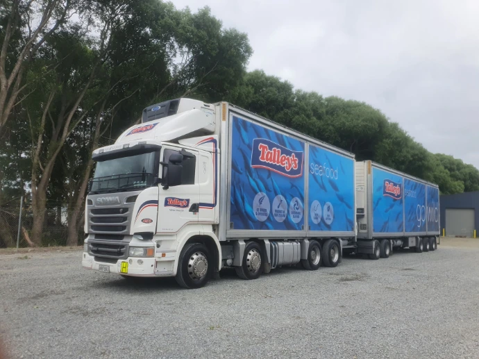 Truck and trailer transport fleet